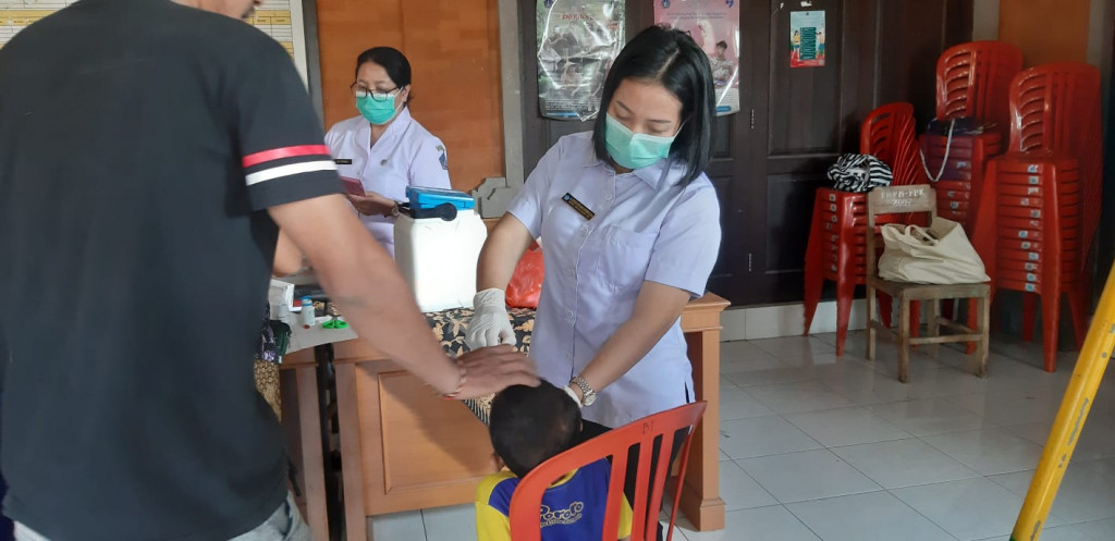 KEGIATAN PIN POLIO DOSIS KE 2 DI BANJAR BATU DAN JEMPINIS DESA PERERENAN